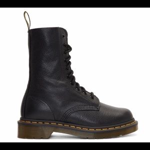 Dr. Marten 1490 Black Virginia Leather Boots